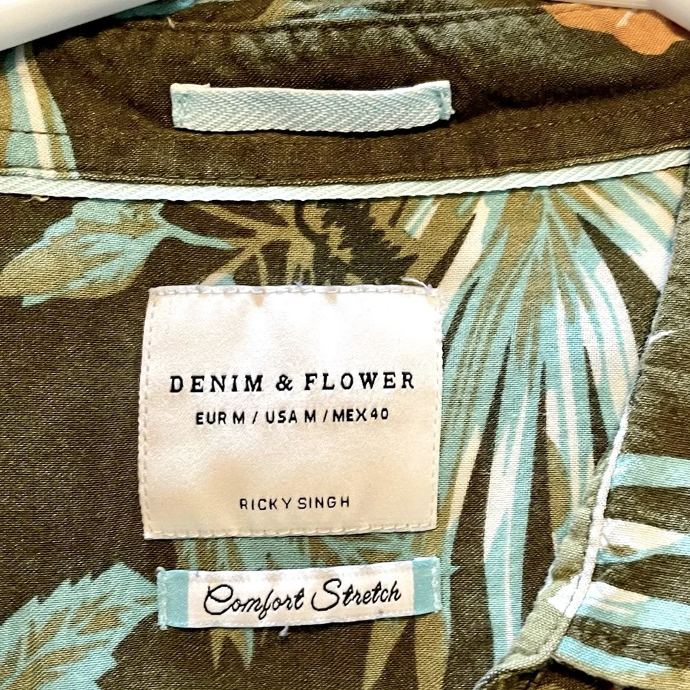 Denim & Flower Short Sleeve ButtonUp Shirt - Picture 3 of 4